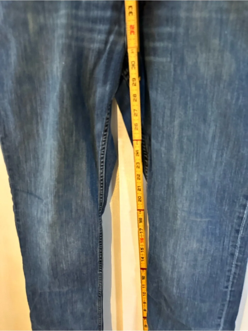 Eddie Bauer Men’s 34x34 Straight Leg Stretch Jeans Medium Wash Blue Denim